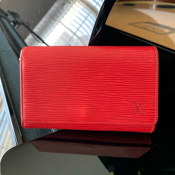 Louis Vuitton Pochette Macao Tresor Billets Bifold